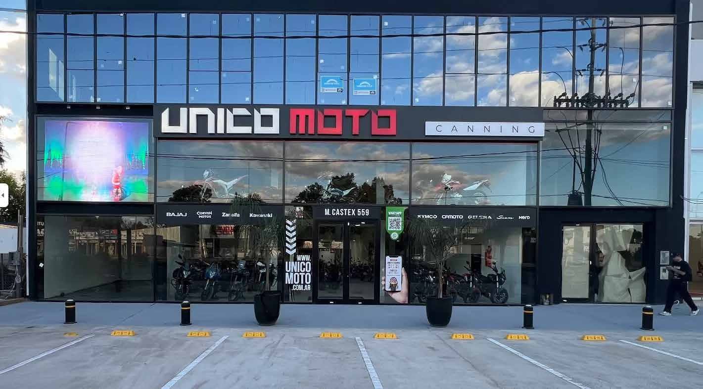 Local comercial con frente vidriado